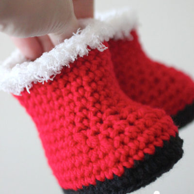 Crochet Santa Baby Booties