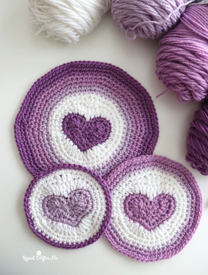 Crochet Heart in a Circle - Repeat Crafter Me