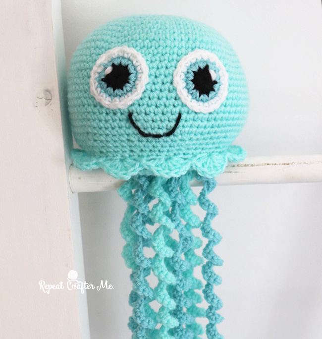 Crochet Jellyfish Plushie - Repeat Crafter Me