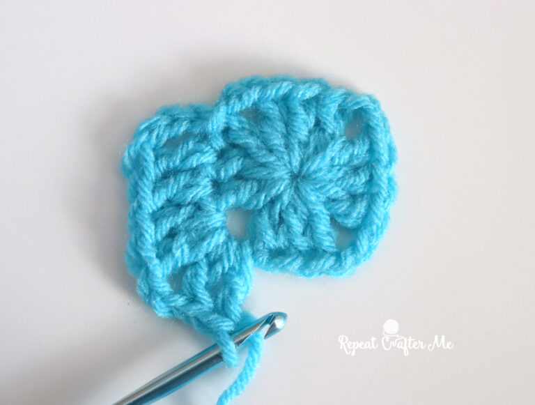 Easy Double Crochet Solid Granny Square - Repeat Crafter Me