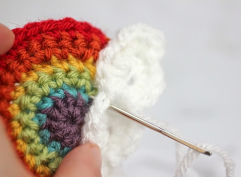 14 x Handmade Crochet Rainbow Coeur Applique Embellissement Motif ❤
