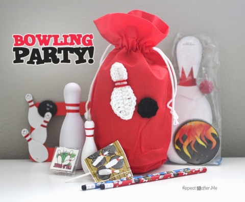 Bowling Ball Shoe And Pin With Your Custom Name Round Pillow