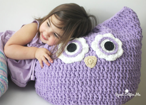Bernat Maker Outdoor Crochet Pillow - Repeat Crafter Me