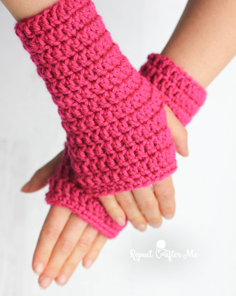 Crochet Gloves Fingerless Photo Tutorial Pdf crochet fingerless gloves fishnet A Crochet Fingerless Gloves Pattern Crochet Women Gloves