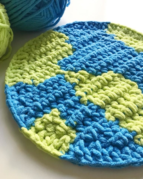 Bernat Maker Outdoor Crochet Pillow - Repeat Crafter Me