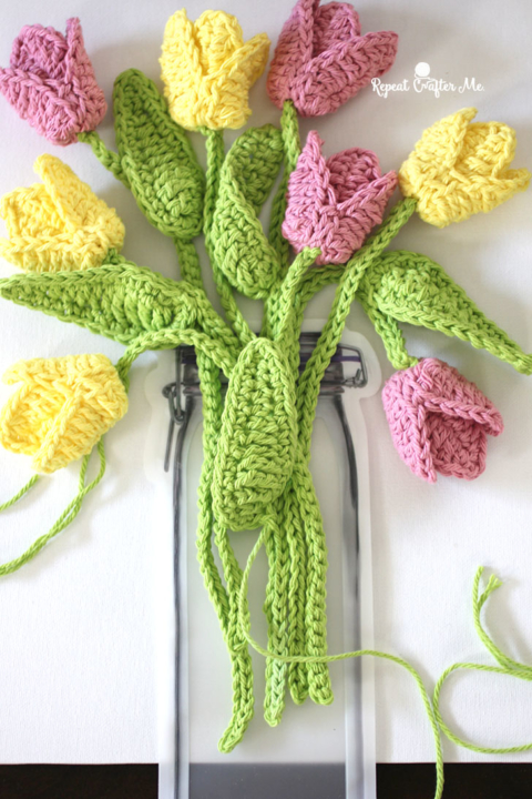 FREE The Tulip Book Sleeve: Crochet pattern