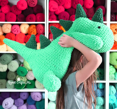 Crochet Santa Hat with Bernat Blanket Yarn - Repeat Crafter Me