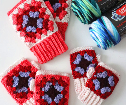 How to make a Pom Pom in 4 Easy Steps - The Unraveled Mitten
